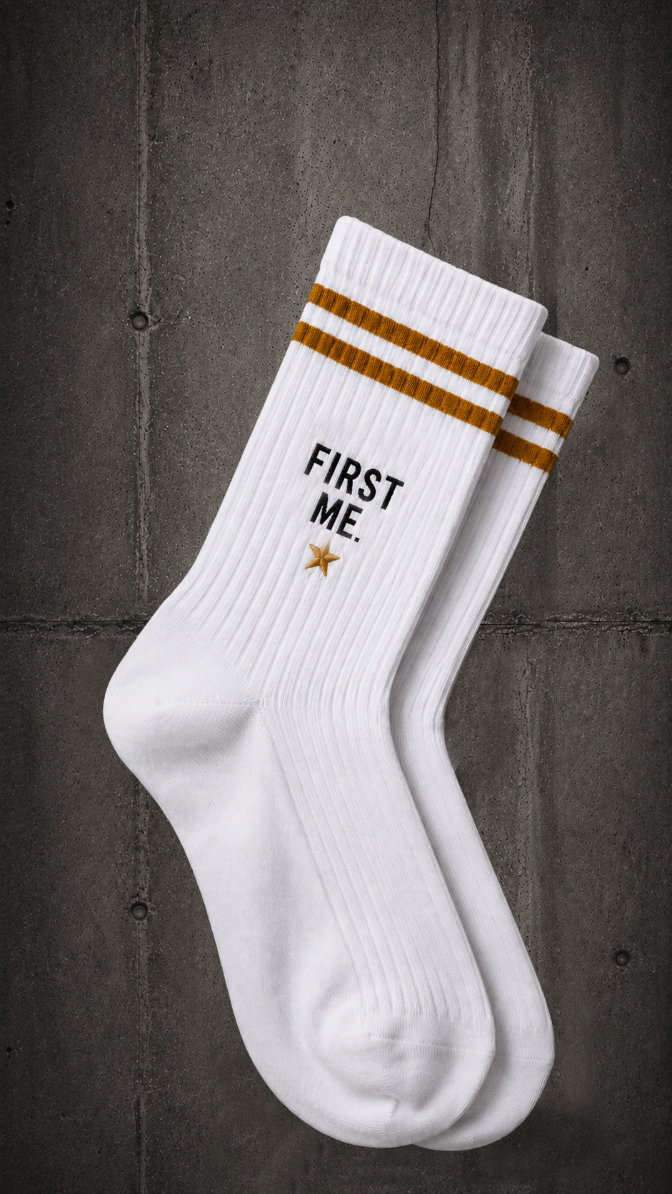 ★ FIRST ME. – Statement Socken